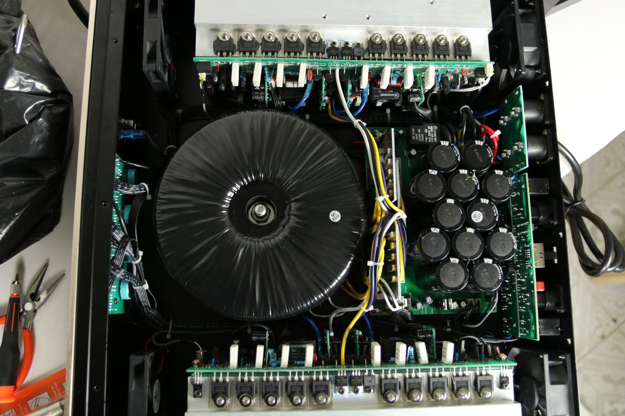 Cục đẩy công suất D4600 40 sò